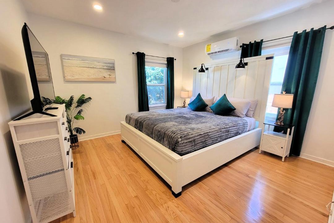 Photo of Bedroom in Pico - Robertson