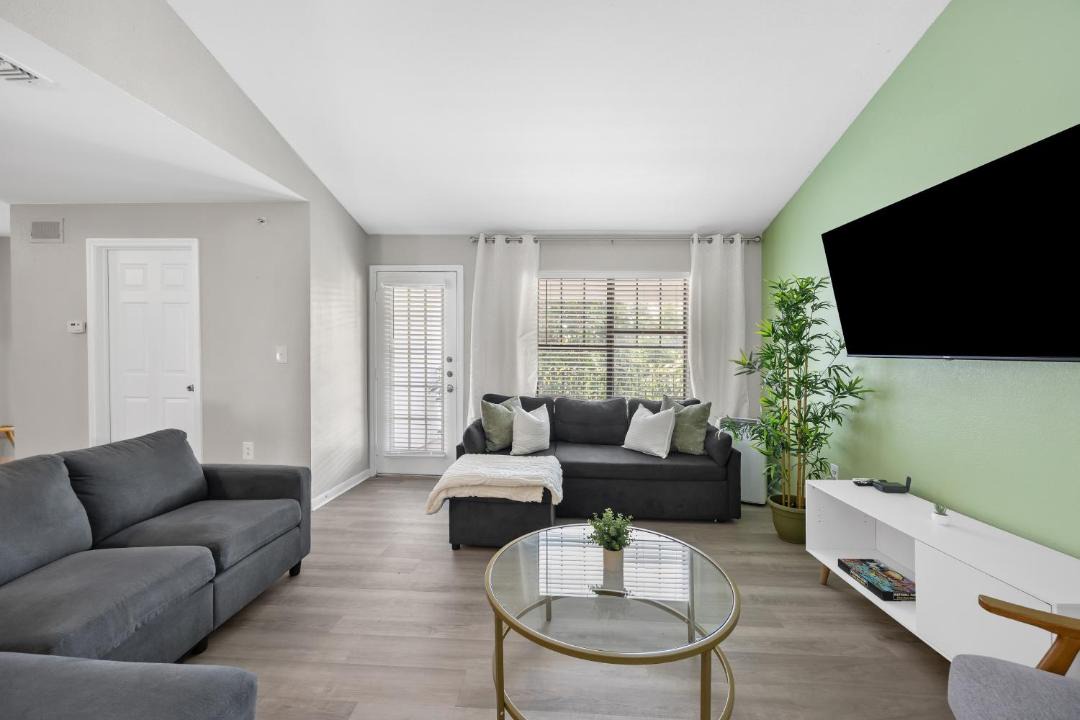 Photo of Livingroom in Pleasant Valley