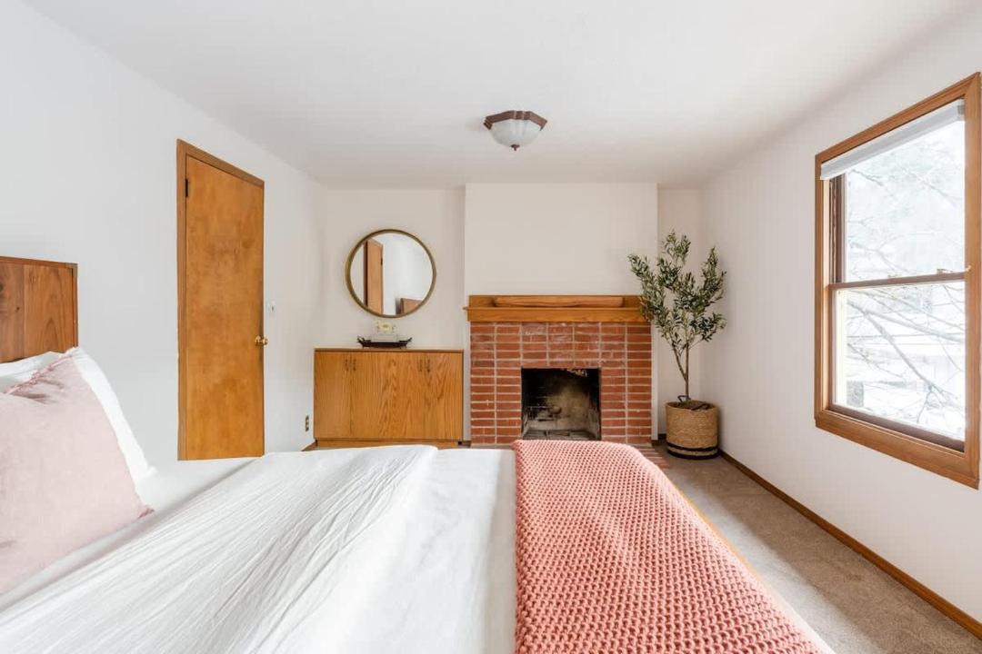 Photo of Bedroom in Goose Hollow