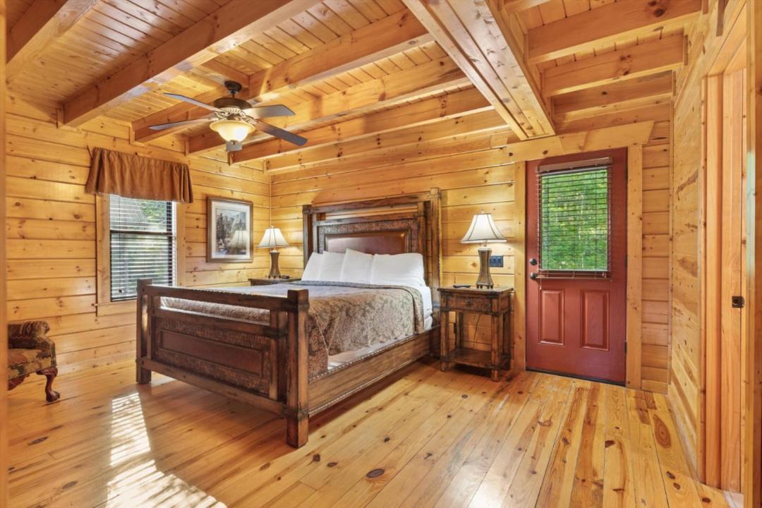 Photo of Bedroom in White Oak Lodge
