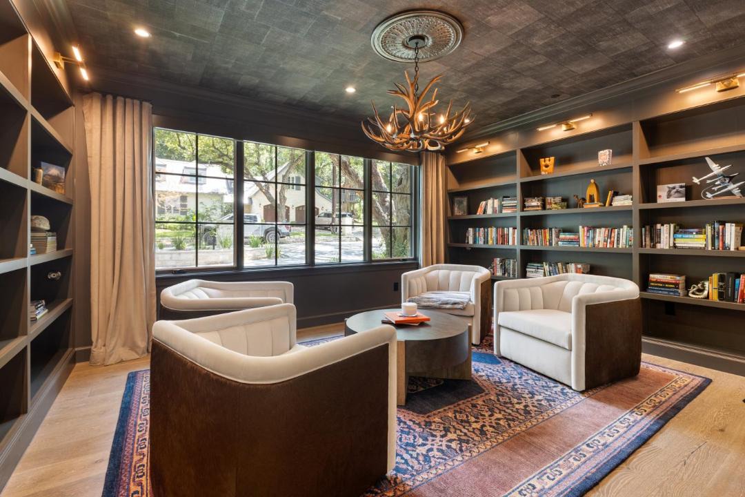 Photo of Livingroom in Rivercrest