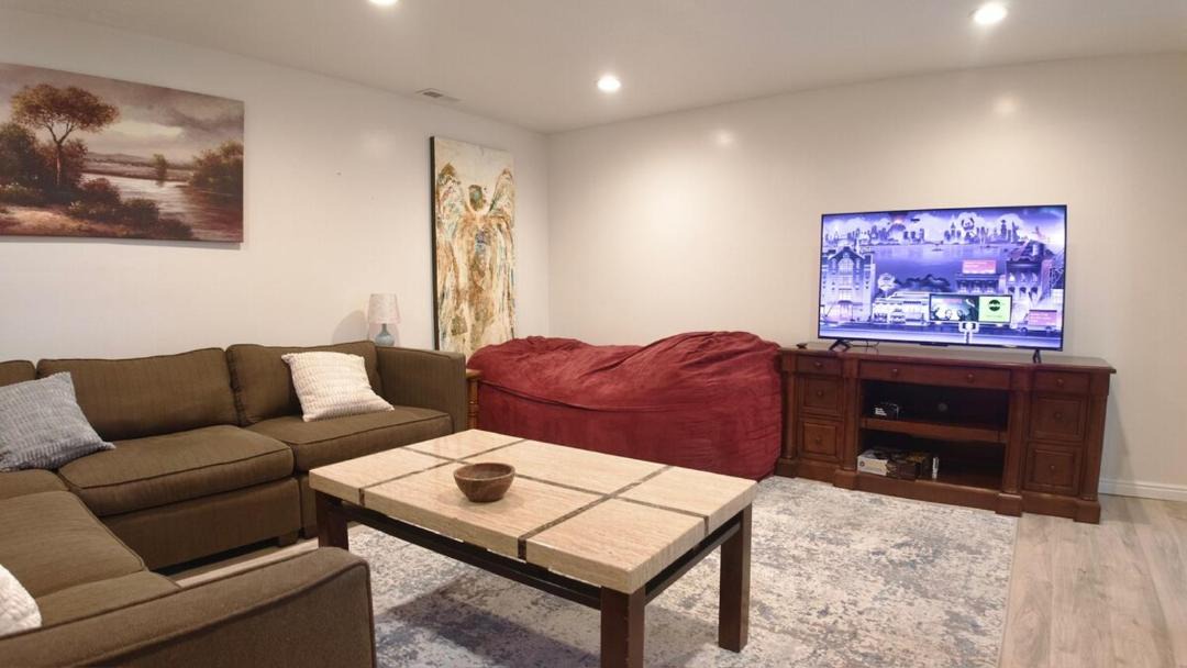 Photo of Livingroom in Midvale