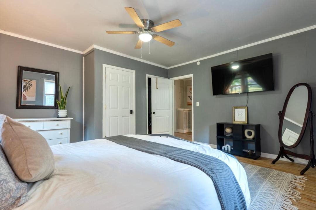 Photo of Bedroom in Lookout Valley Neighborhood Association