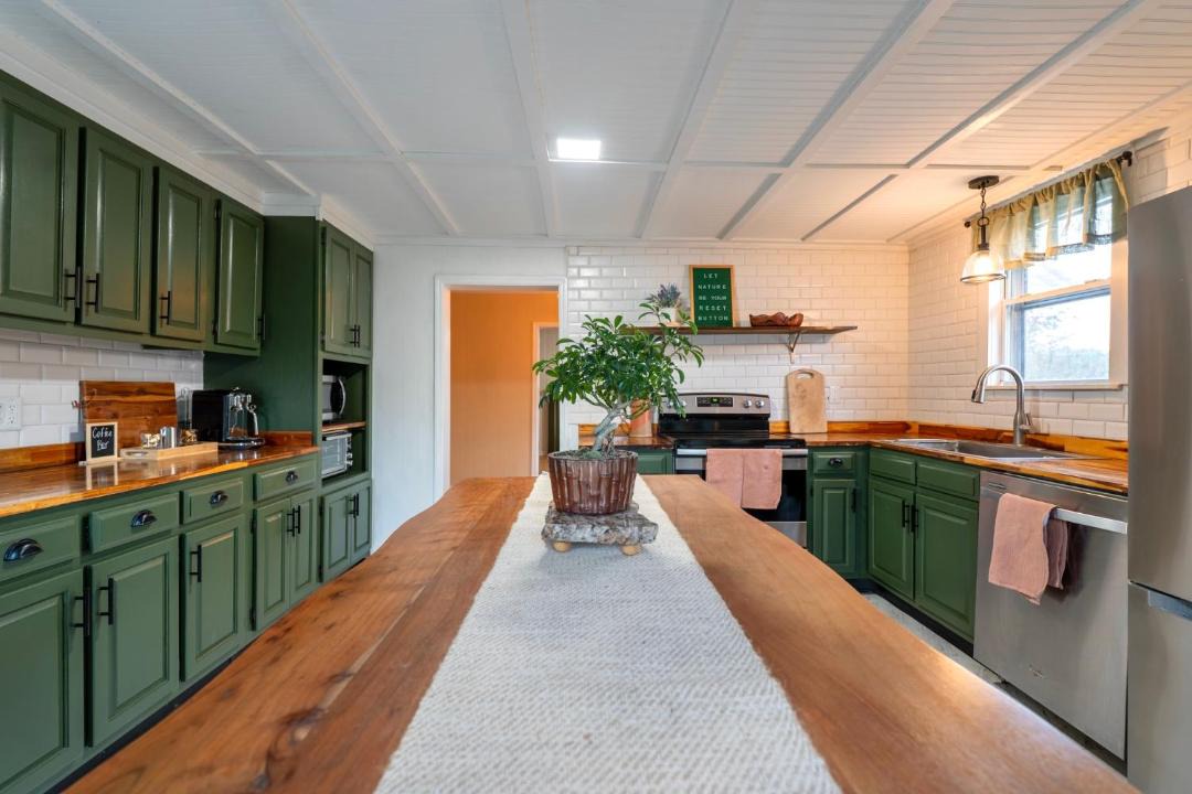 Photo of Kitchen in Lookout Valley Neighborhood Association