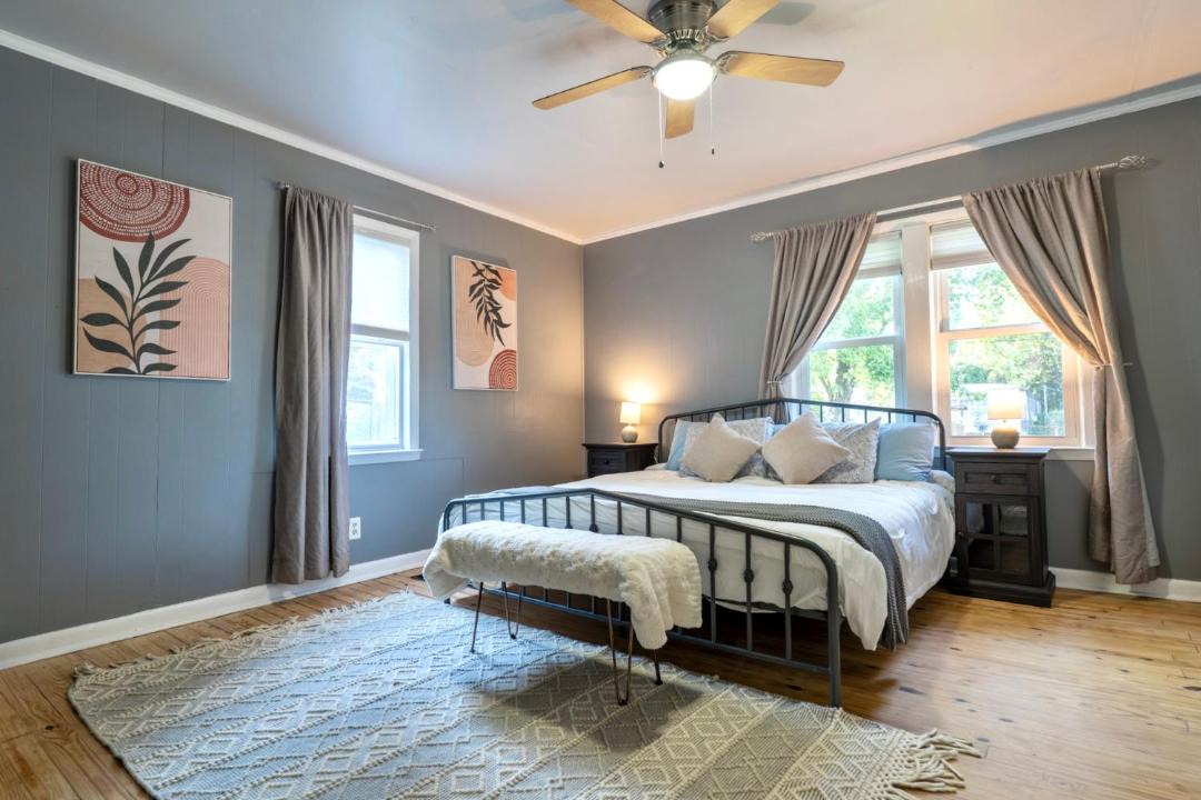 Photo of Bedroom in Lookout Valley Neighborhood Association