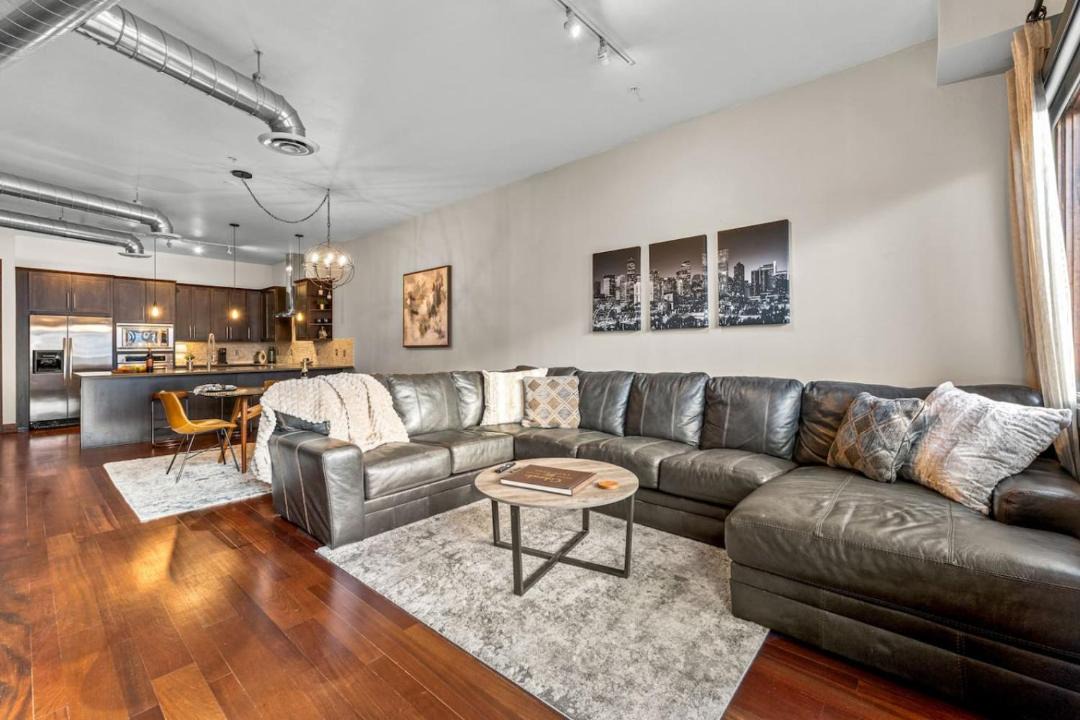 Photo of Livingroom in Ballpark