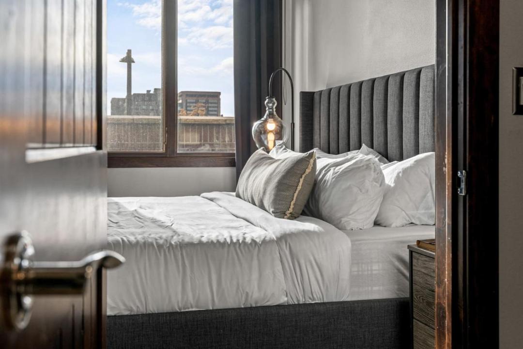 Photo of Bedroom in Ballpark