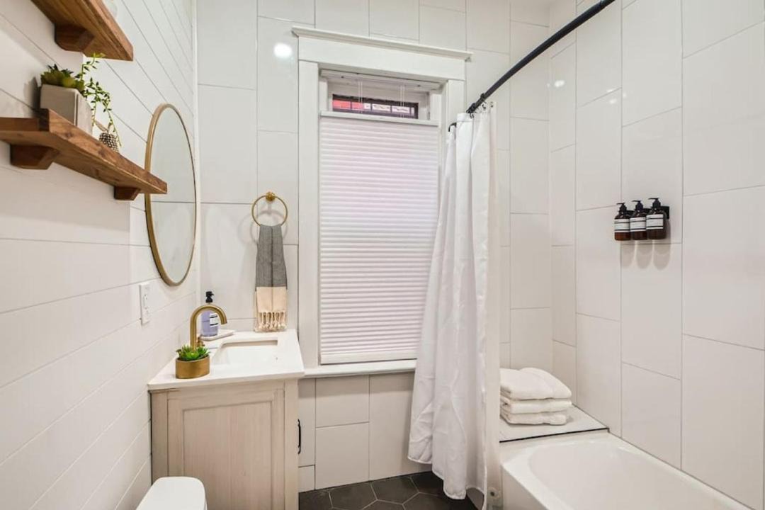 Photo of Bathroom in Lincoln Park