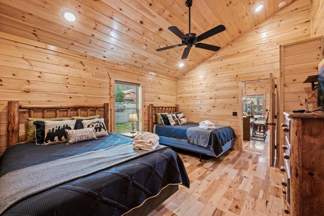 Photo of Bedroom in White Oak Lodge