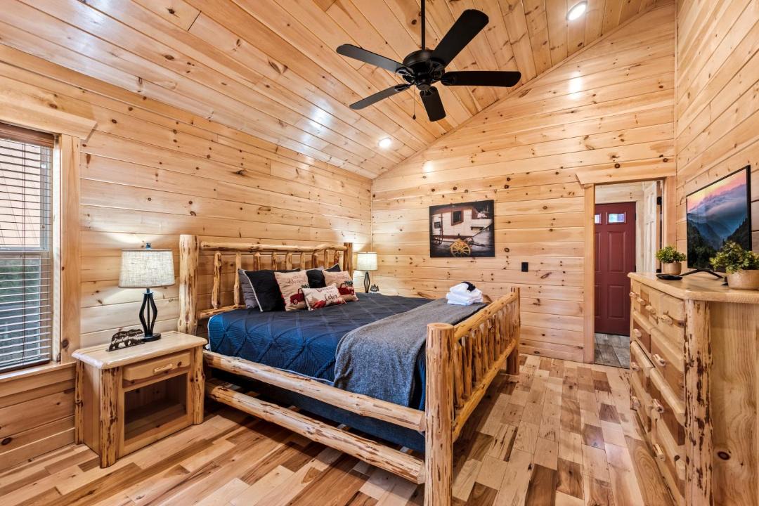 Photo of Bedroom in White Oak Lodge