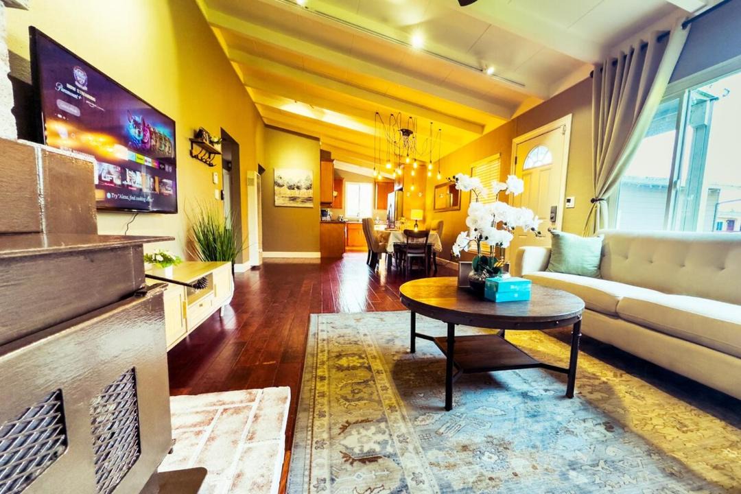 Photo of Livingroom in East San Mateo