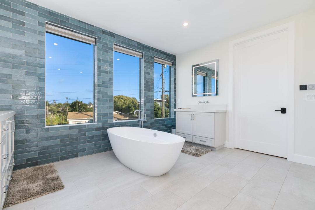Photo of Bathroom in Loma Portal