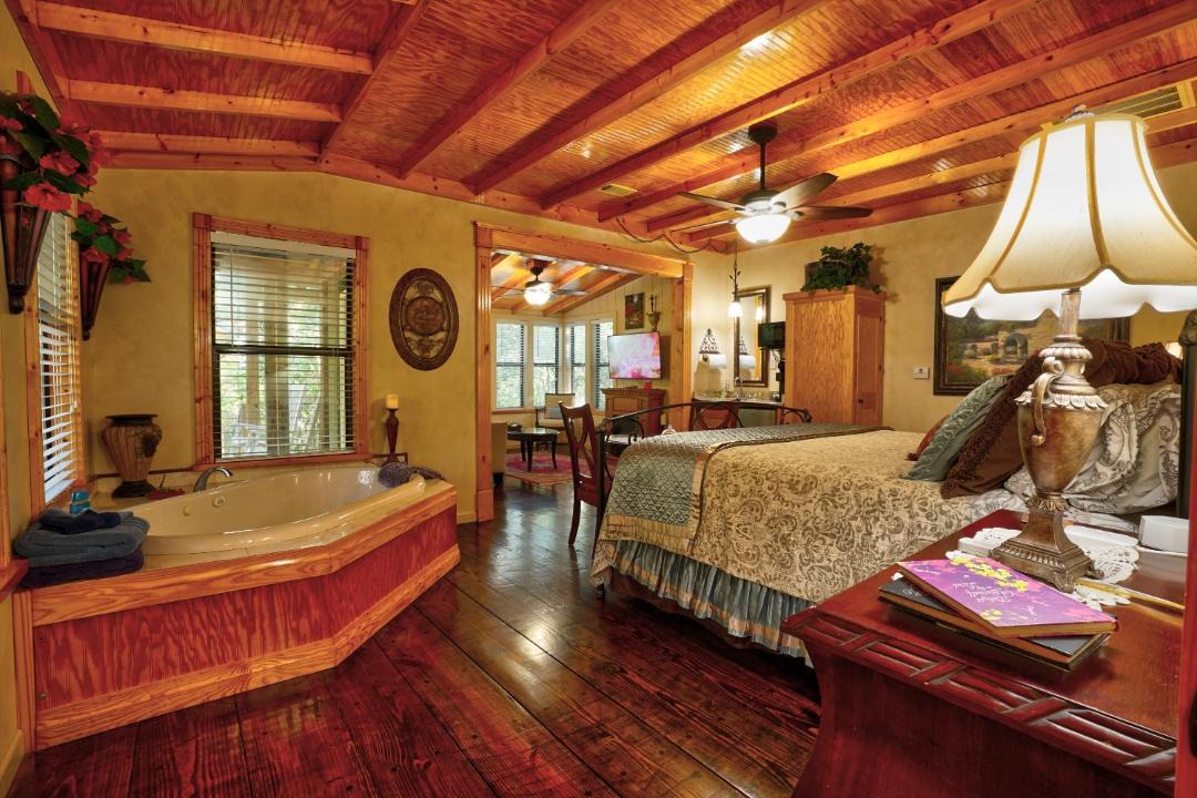 Photo of Bedroom in Lacy-Lakeview