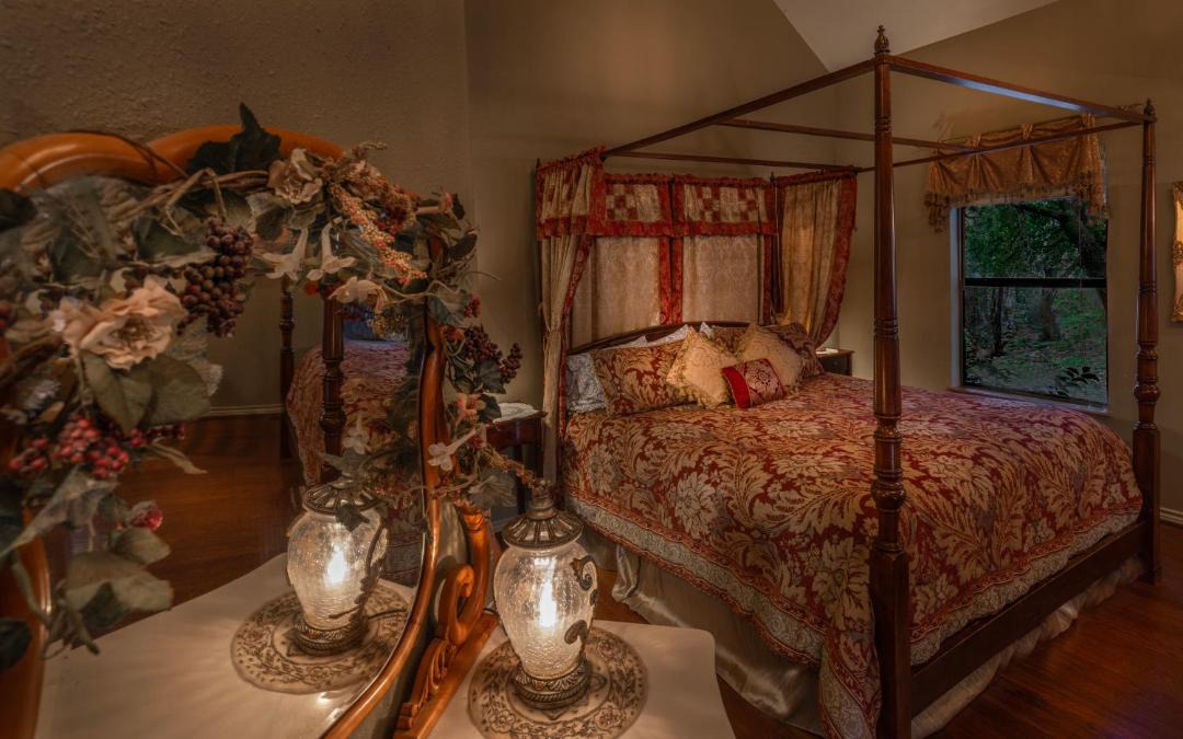 Photo of Bedroom in Lacy-Lakeview