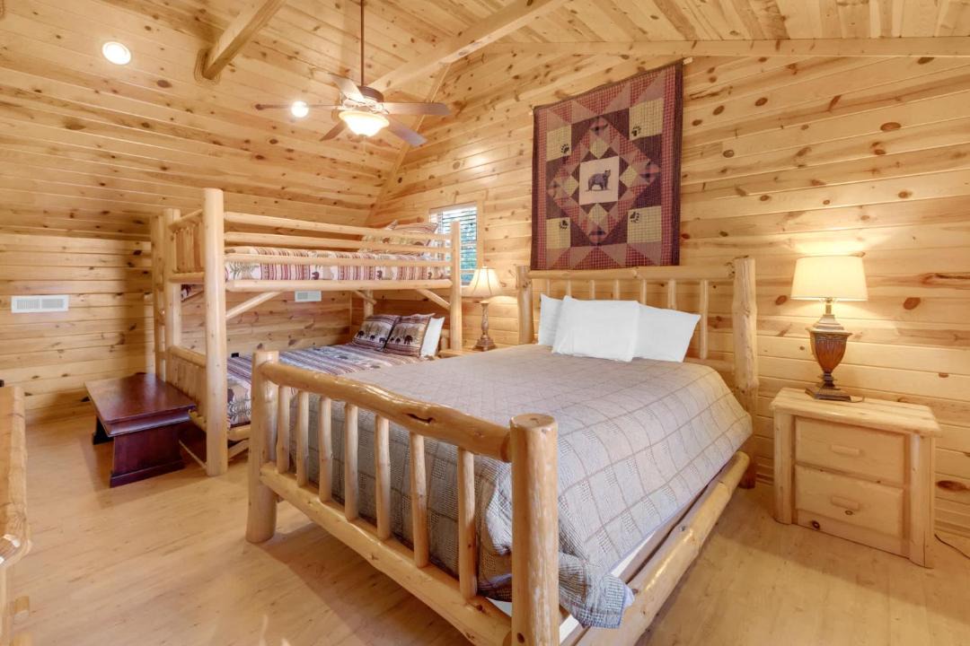 Photo of Bedroom in White Oak Lodge