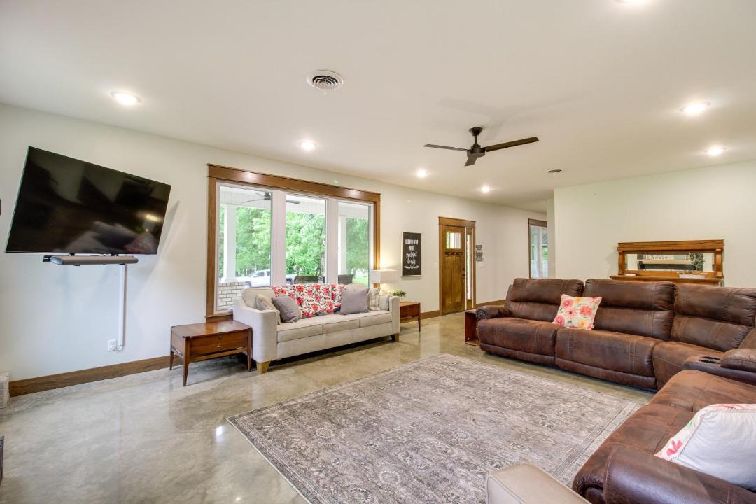 Photo of Livingroom in Lawrence County