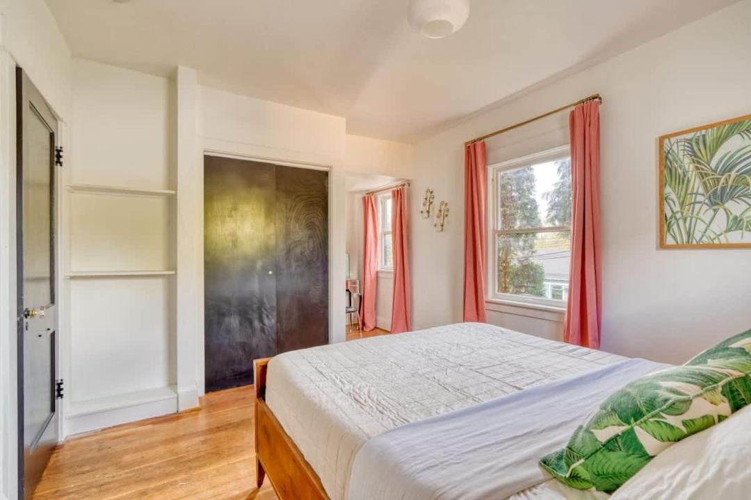 Photo of Bedroom in Hosford-Abernethy