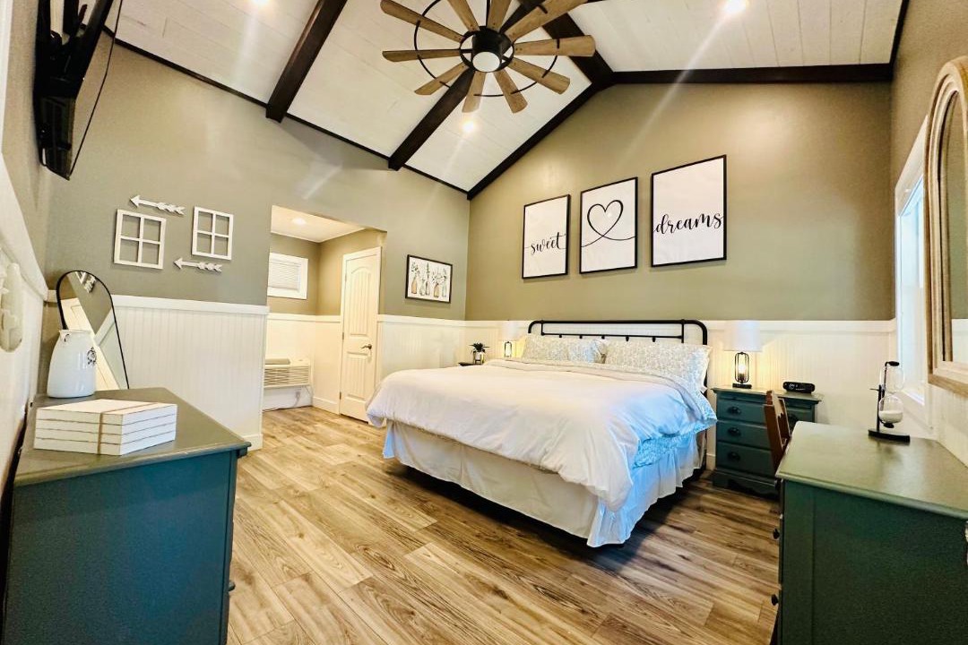Photo of Bedroom in Springville