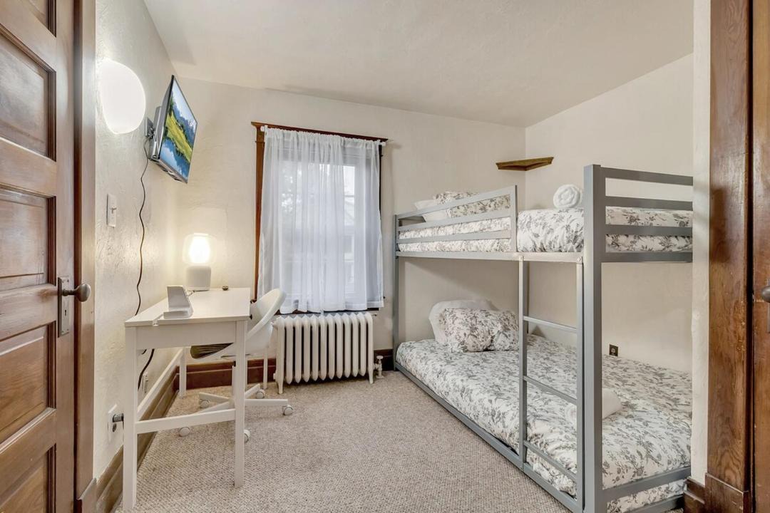 Photo of Bedroom in Niagara Falls