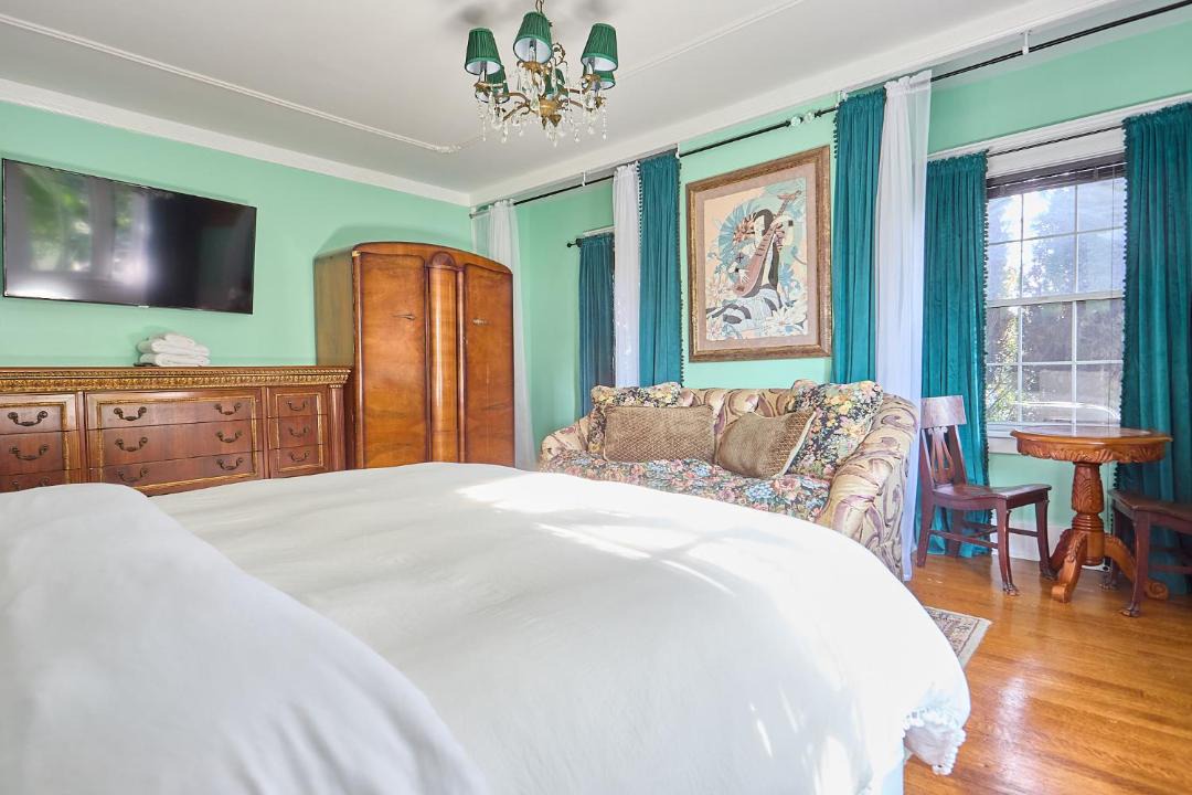 Photo of Bedroom in Hollywood