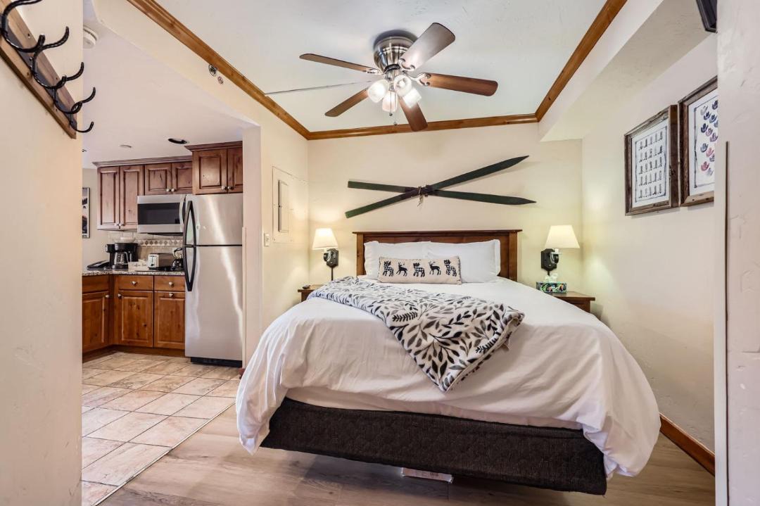 Photo of Bedroom in Peak 9