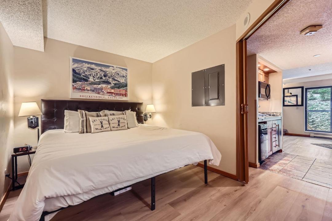 Photo of Bedroom in Peak 9
