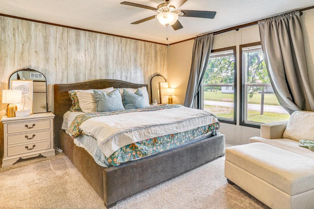 Photo of Bedroom in Graford