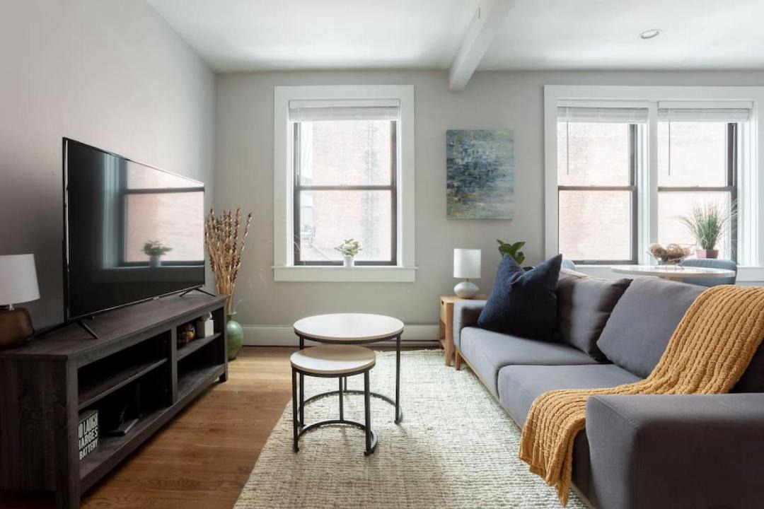 Photo of Livingroom in Theatre District