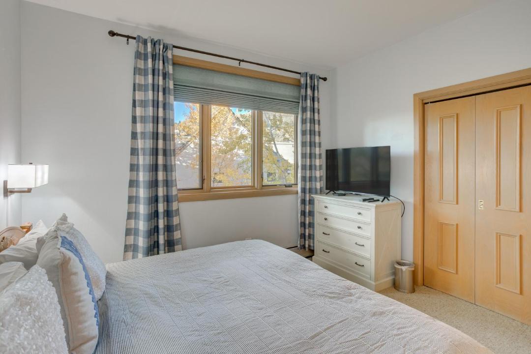 Photo of Bedroom in Highlands Townhomes