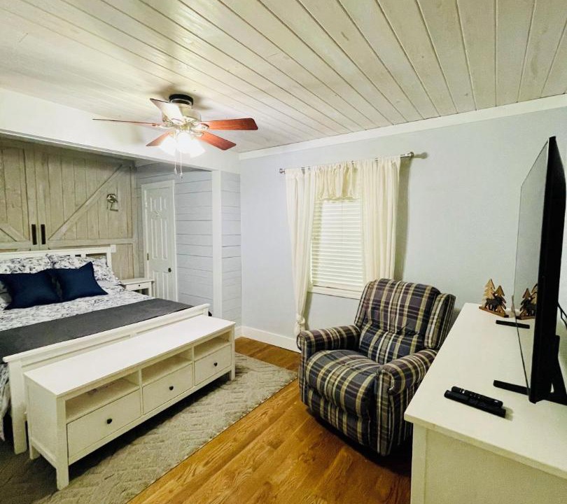 Photo of Bedroom in Scottsville