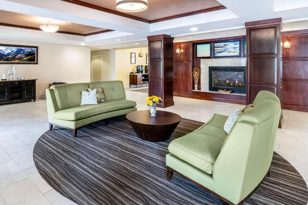 Photo of Livingroom in Ken Caryl