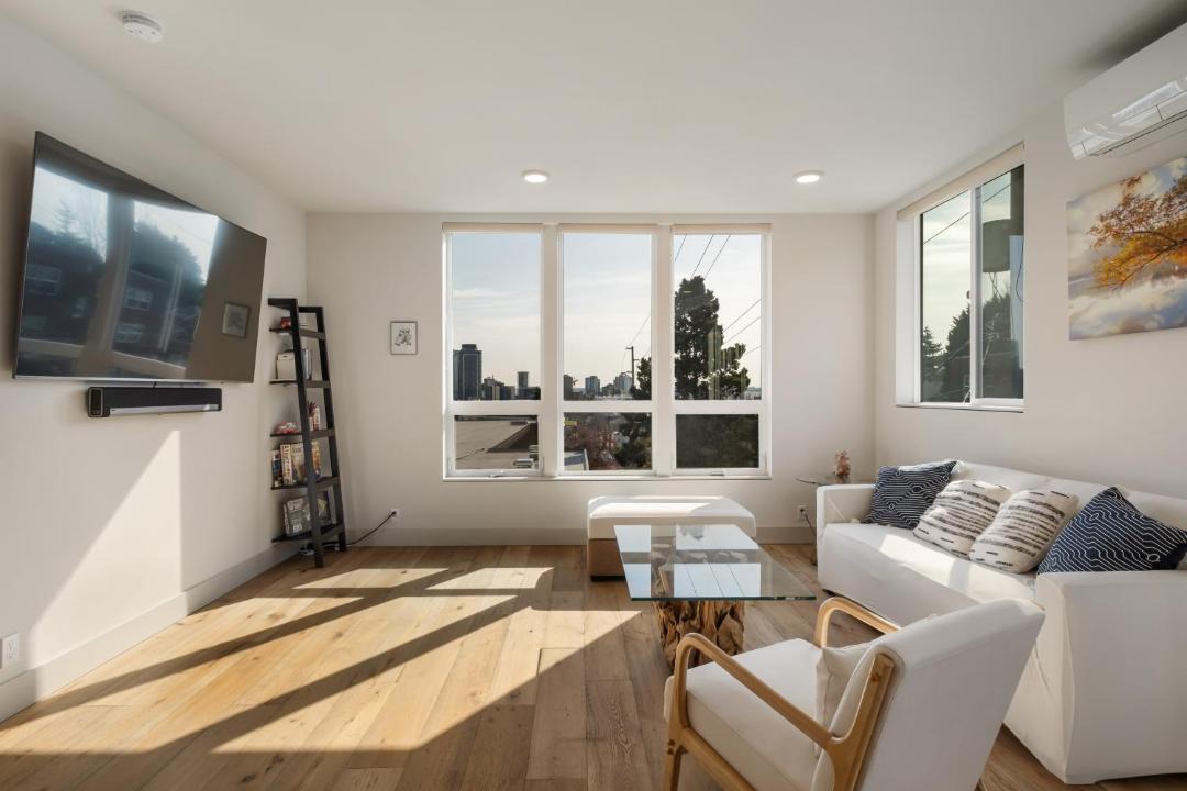 Photo of Livingroom in East Queen Anne