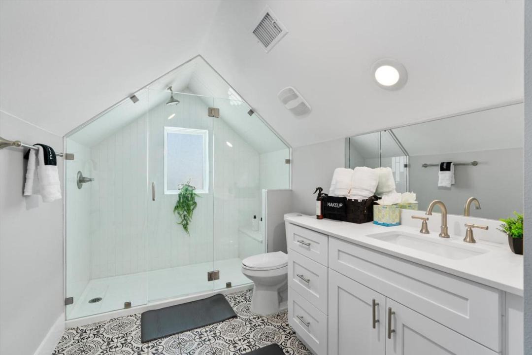 Photo of Bathroom in University Hills and Windsor Park