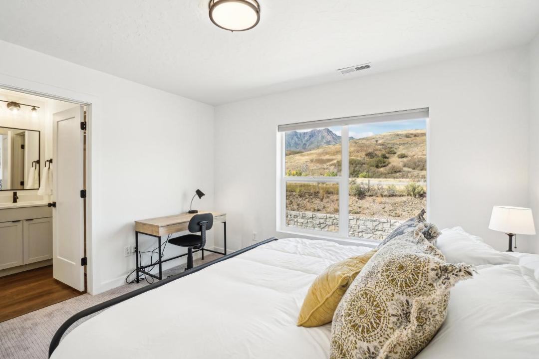 Photo of Bedroom in Mountain Green
