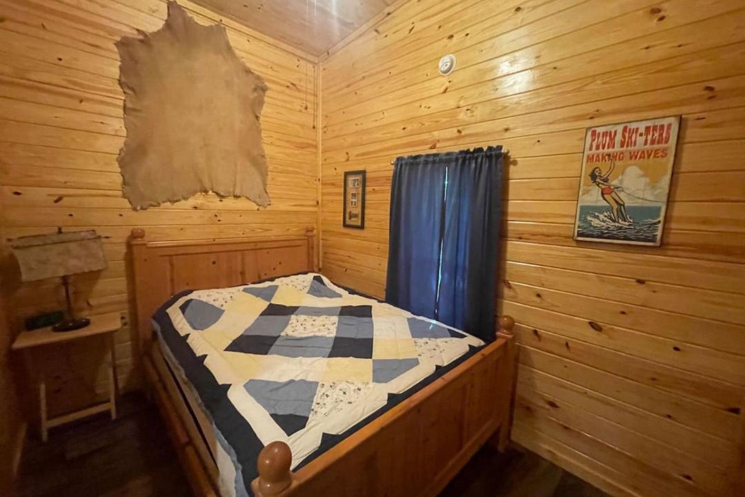 Photo of Bedroom in Sayner