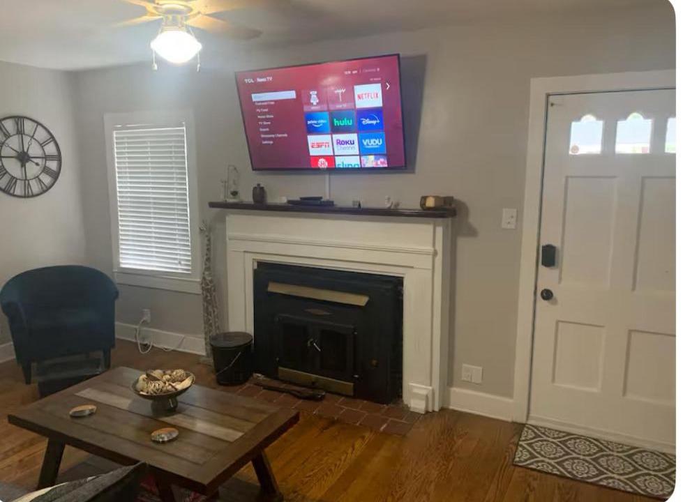 Photo of Livingroom in Knoxville