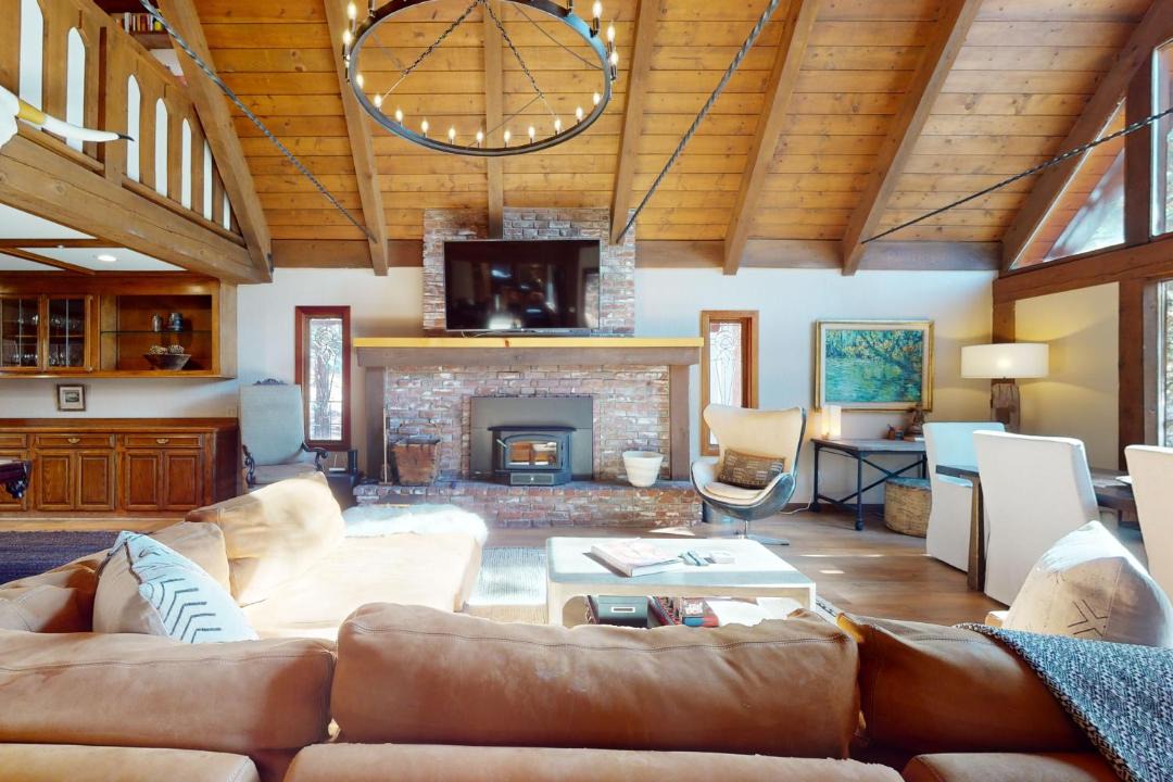 Photo of Livingroom in Round Hill Village