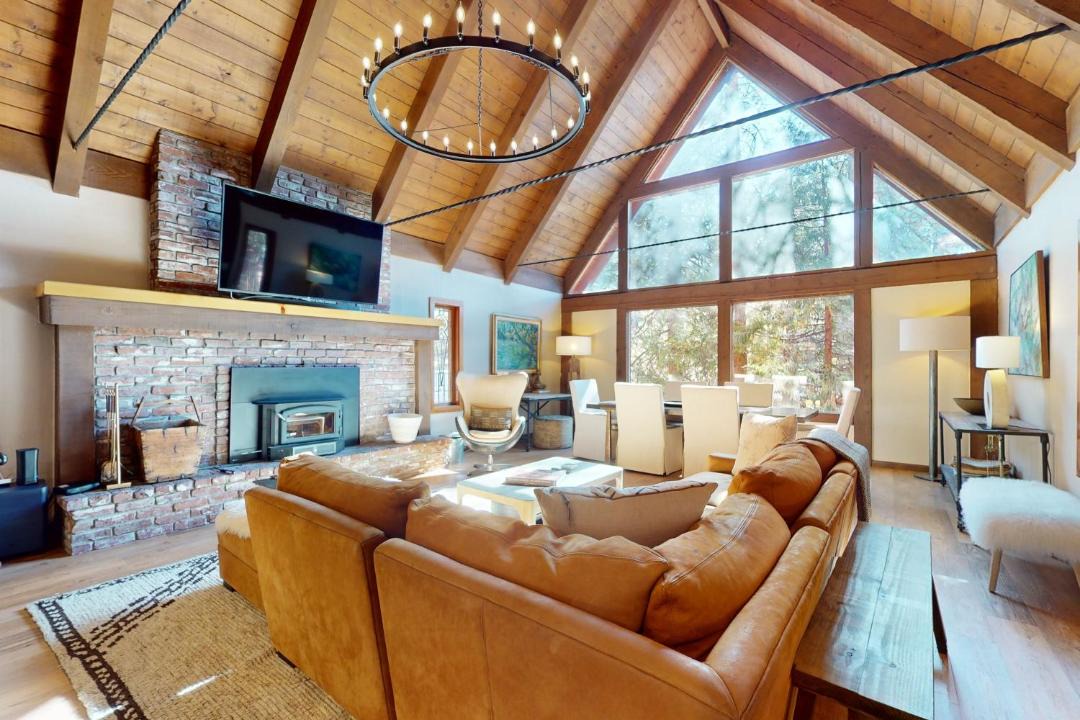 Photo of Livingroom in Round Hill Village