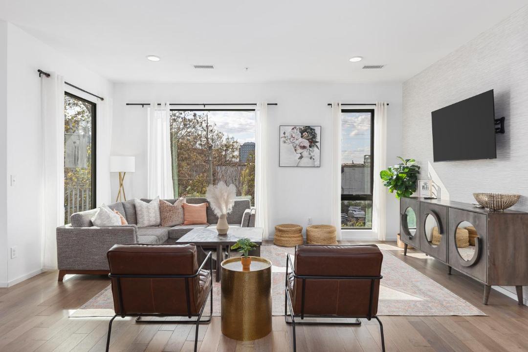 Photo of Livingroom in North Capitol