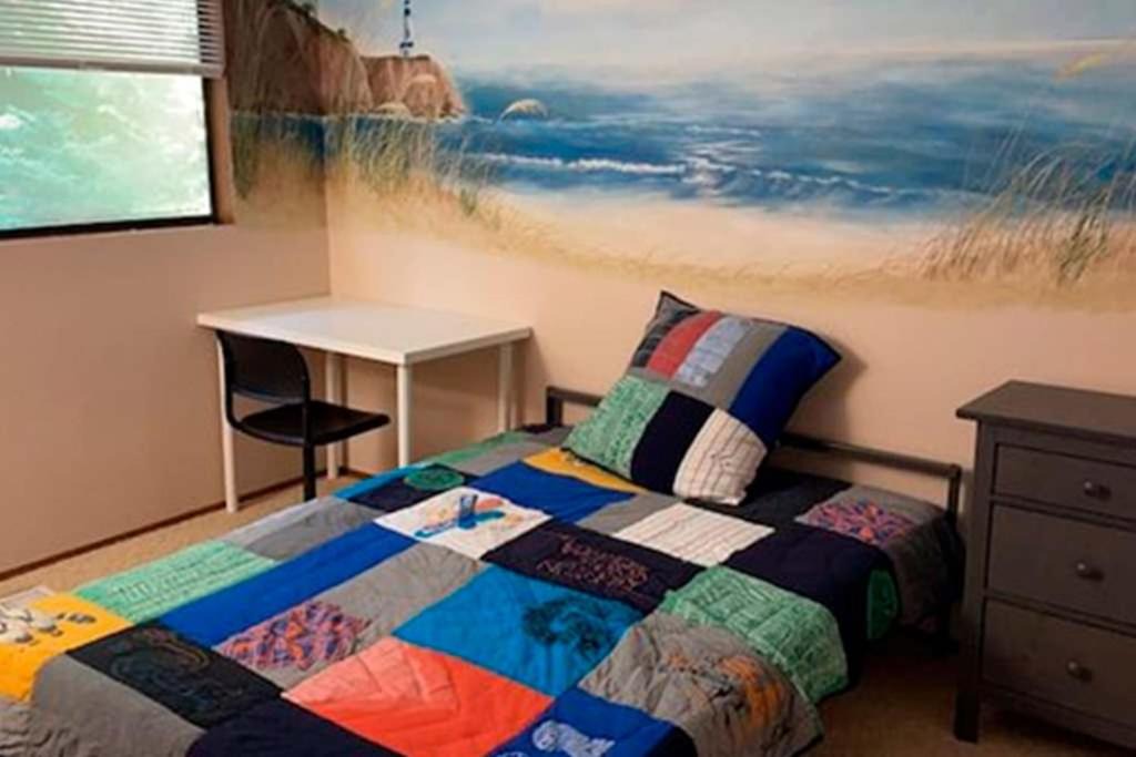 Photo of Bedroom in East Lake Hills