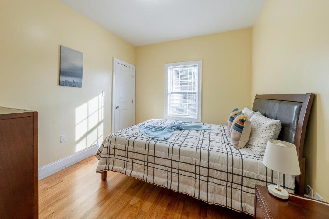Photo of Bedroom in Dudley - Brunswick King
