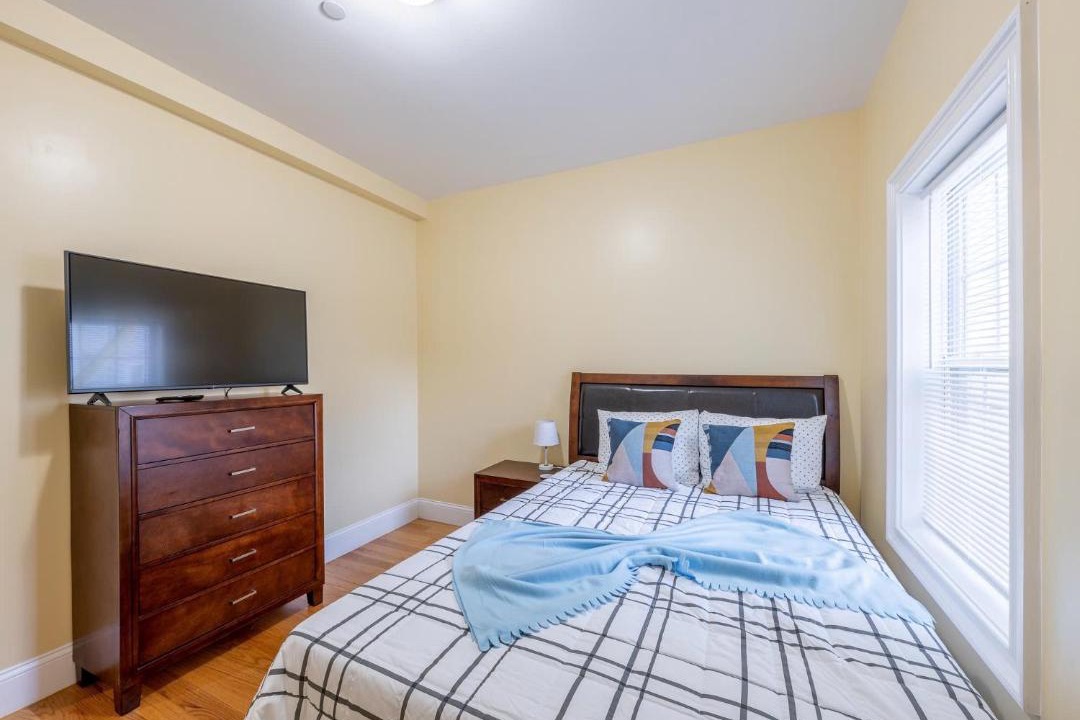 Photo of Bedroom in Dudley - Brunswick King