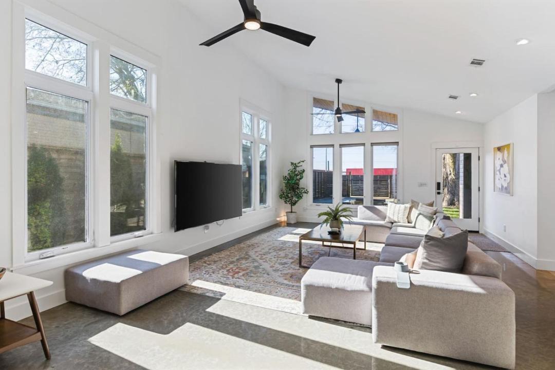 Photo of Livingroom in McFerrin Park