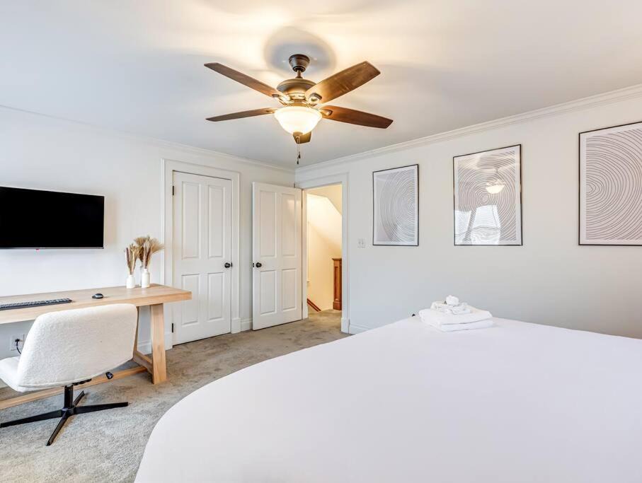 Photo of Bedroom in Detroit - Shoreway