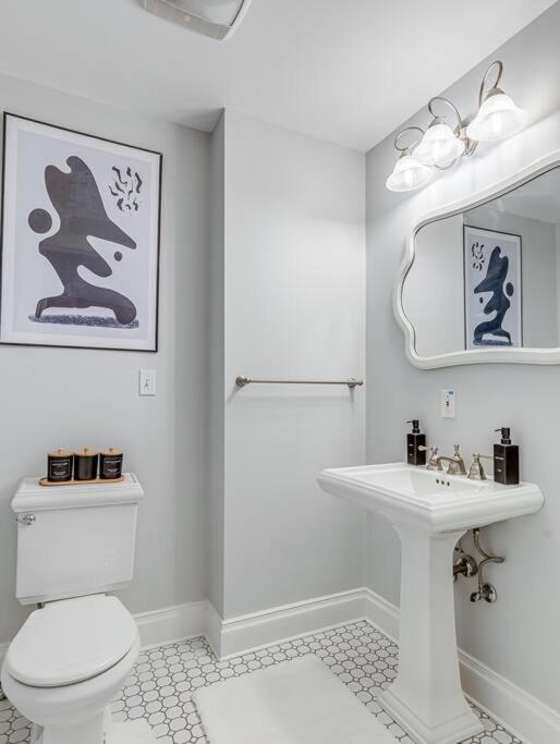 Photo of Bathroom in Detroit - Shoreway