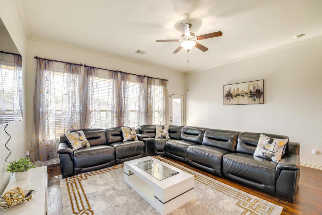 Photo of Livingroom in Baytown