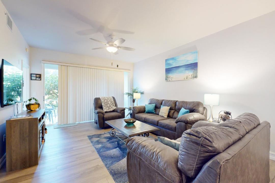 Photo of Livingroom in Vanderbilt Beach