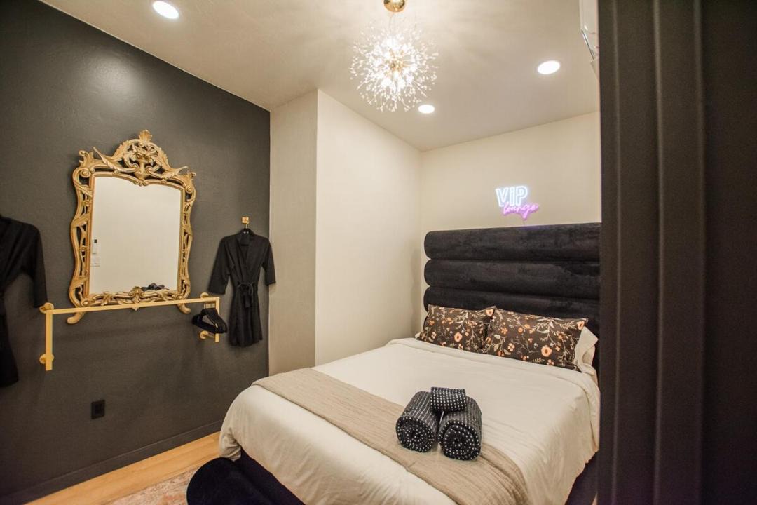 Photo of Bedroom in South Broadway