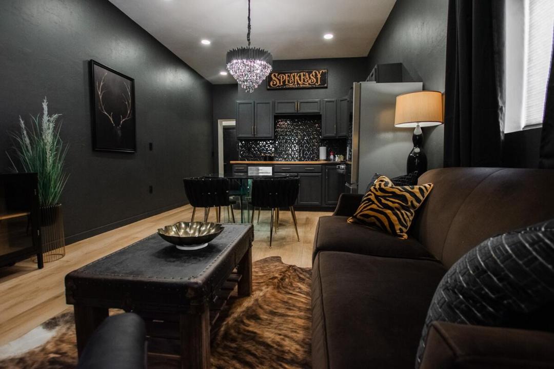 Photo of Livingroom in South Broadway