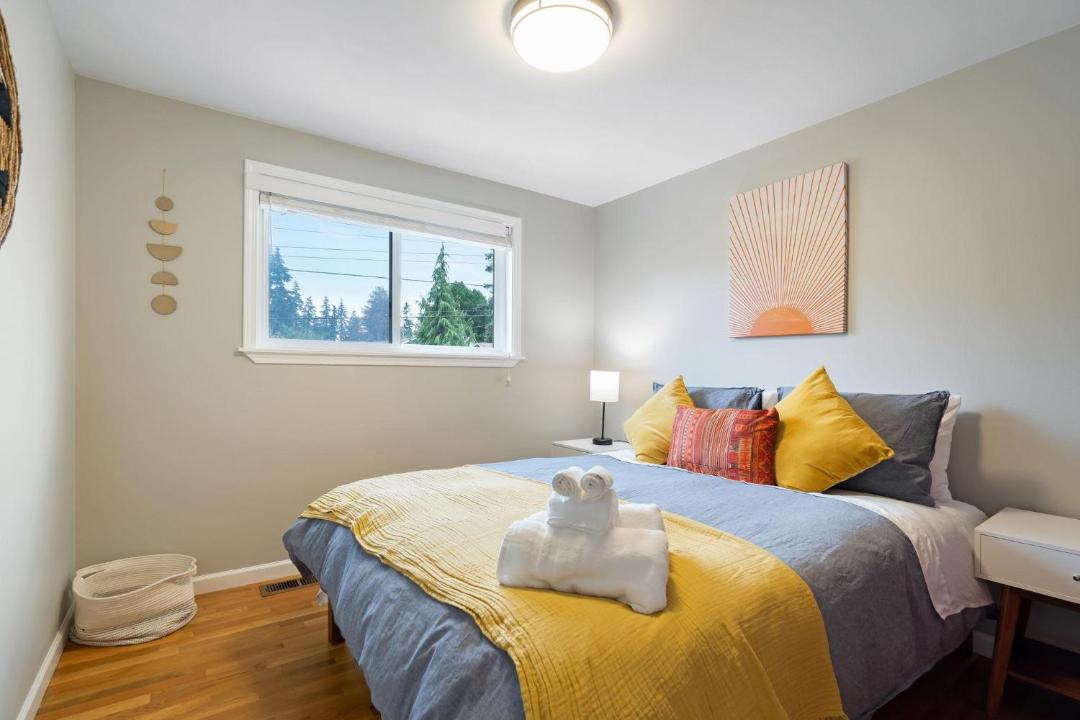 Photo of Bedroom in Shoreline